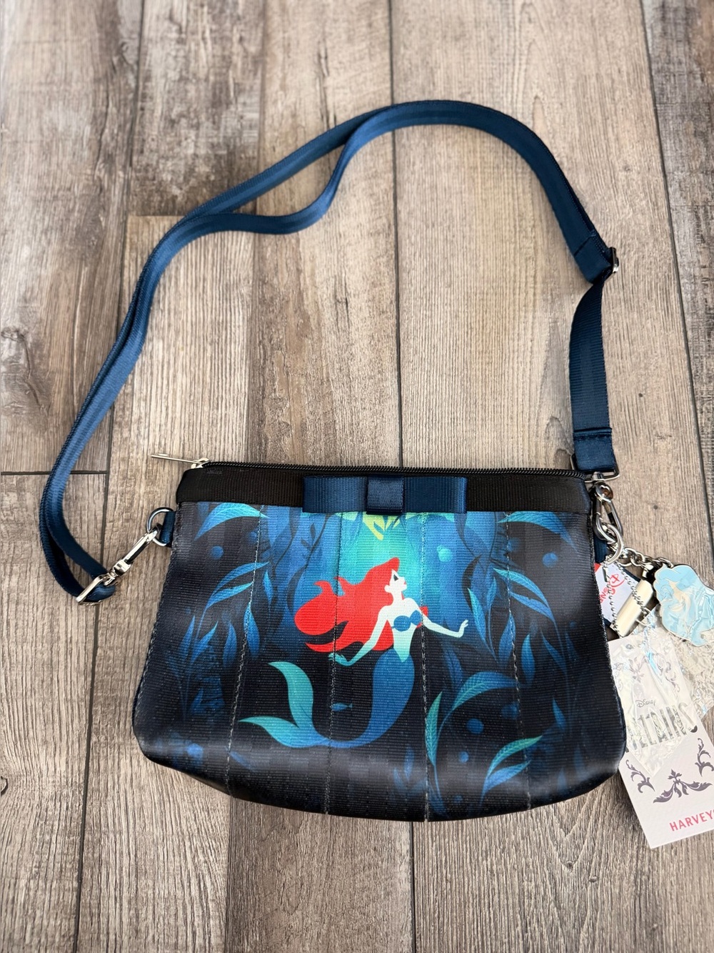 🫧 NWT Harveys Seatbelt Disney Villains Ariel / Ursula Small Bow Clutch